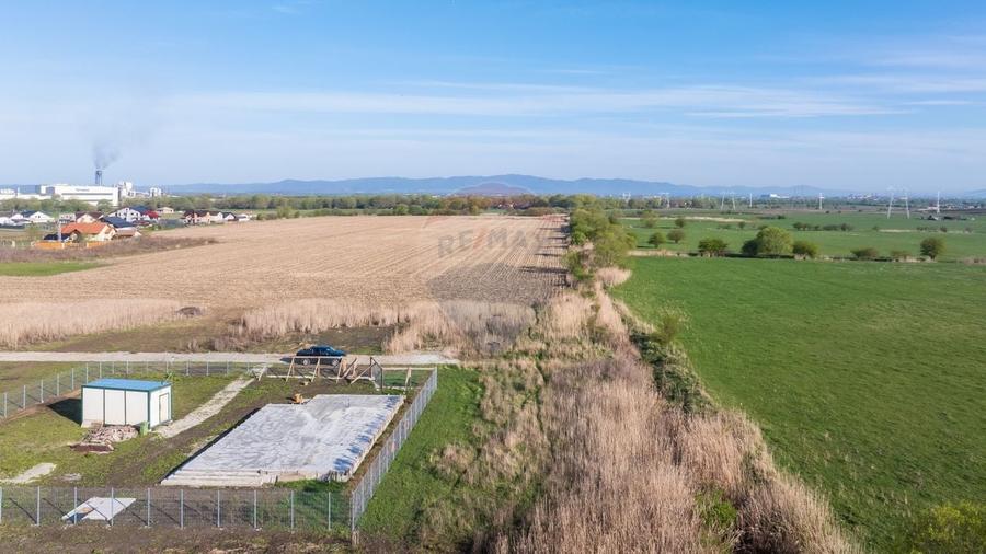 Teren intravilan de 668 mp, în Sânpetru