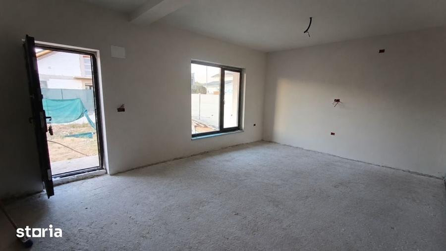 Casă cu 4 camere cu Teren 440 Mp în Șimnicu de Sus