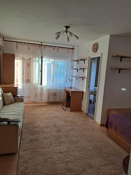 Garsonieră decomandată în Central
