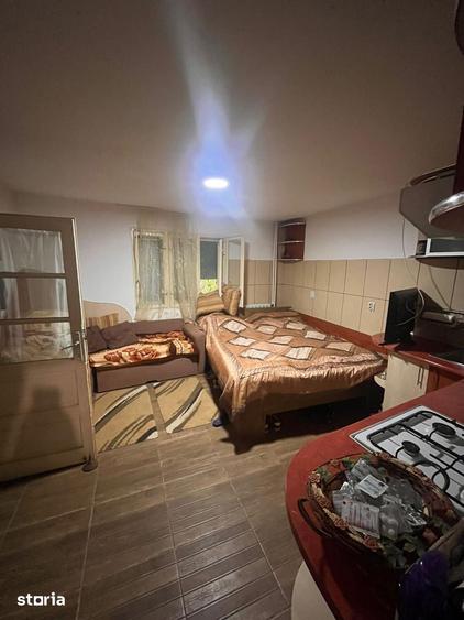 Casă cu 5 camere cu Teren 1800 Mp în Călugări