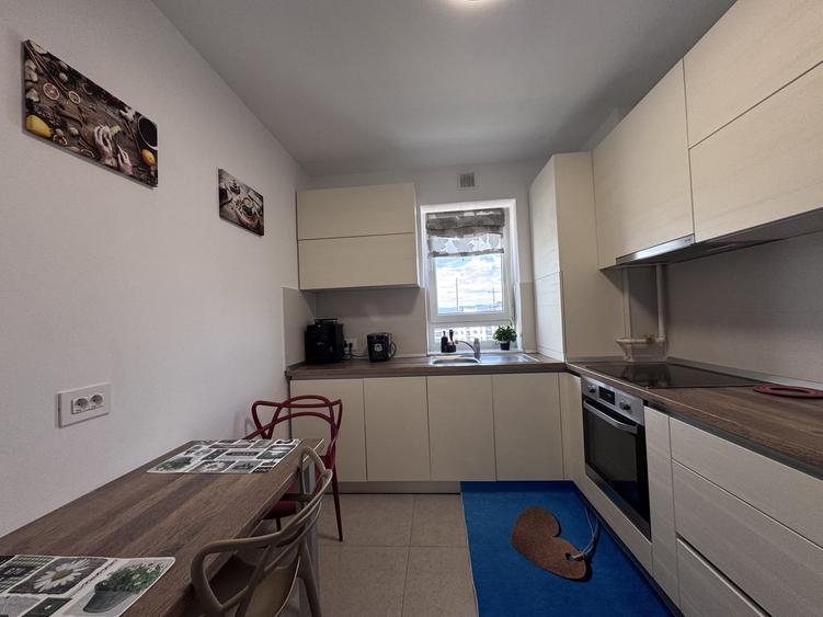 Apartament cu 2 camere decomandat, mobilat în Tractorul