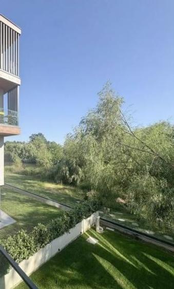 Apartament cu 3 camere decomandat, mobilat în Băneasa