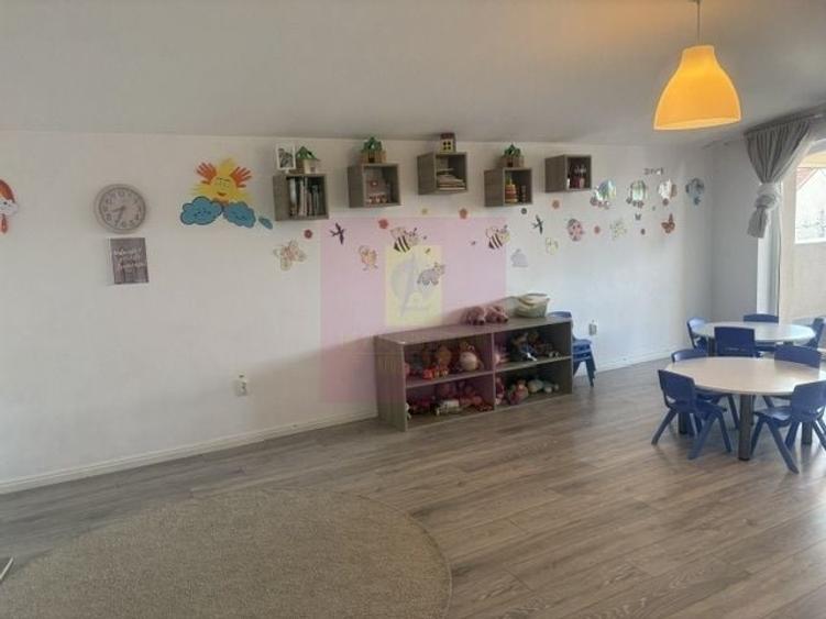 Casă cu 10 camere în Drumul Sării