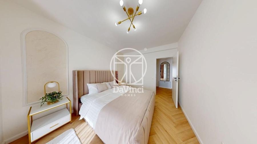 Apartament cu 5 camere semidecomandat, mobilat în Exterior Vest
