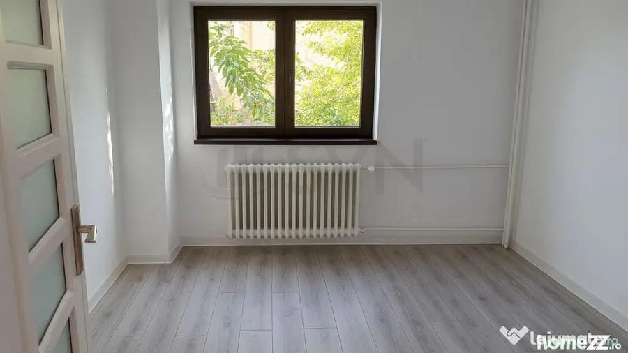 Apartament cu 4 camere nedecomandat în Unirii