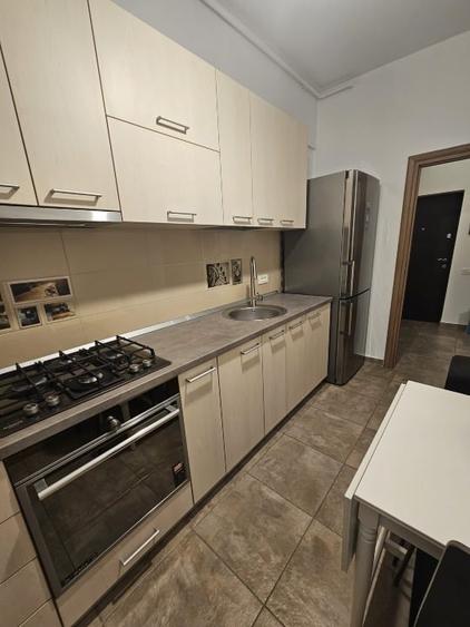 Apartament cu 2 camere semidecomandat, mobilat în Berceni