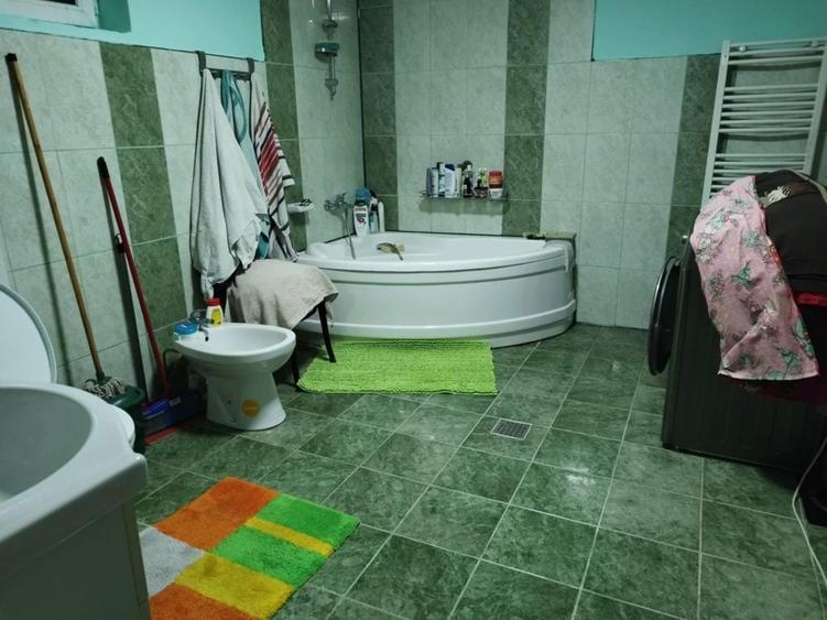 Casă cu 4 camere în Vlădești