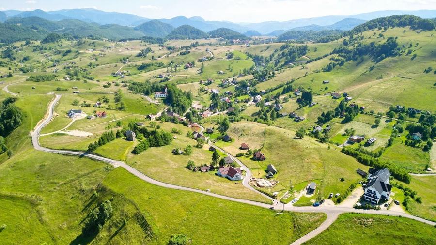 Teren Construcții intravilan de 13000 mp, în Șirnea