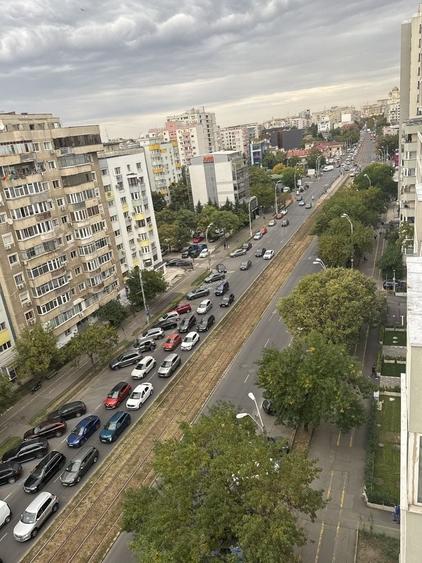 Apartament cu 3 camere semidecomandat în 13 Septembrie