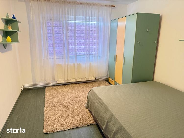 Apartament cu 4 camere decomandat în Micro 3