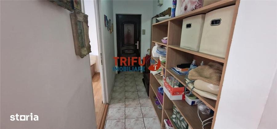 Apartament cu 3 camere semidecomandat în Cetate