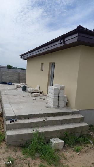 Casă cu 4 camere cu Teren 450 Mp în Malu Mare
