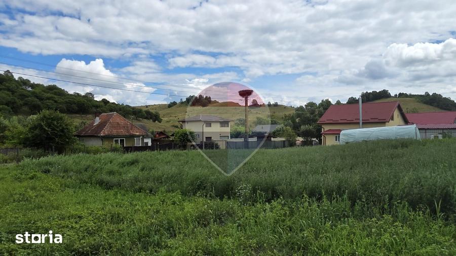 Casă cu 2 camere cu Teren 2800 Mp în Elciu