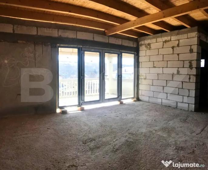 Casă cu 2 camere cu Teren 3050 Mp în Bezdead