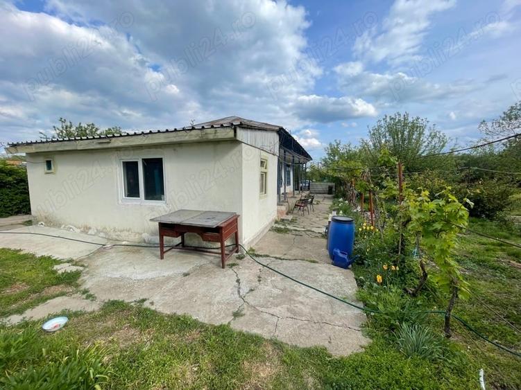 Casă cu 3 camere cu Teren 2000 Mp în Stănești