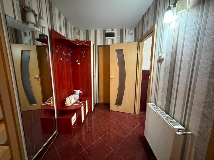 Apartament cu 4 camere decomandat în Titan
