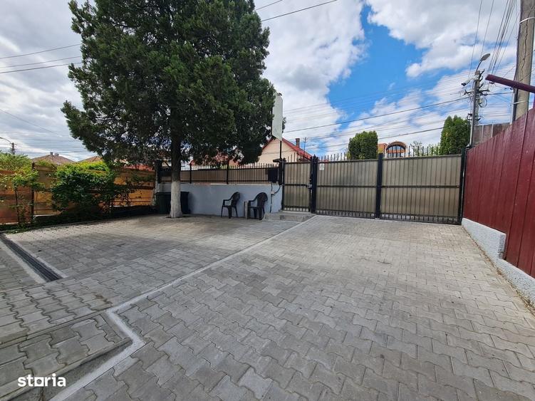 Casă cu 4 camere în Dâmbul Rotund
