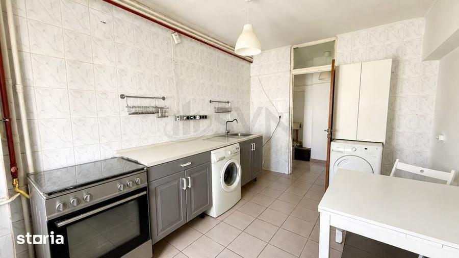 Apartament cu 4 camere decomandat în Tei
