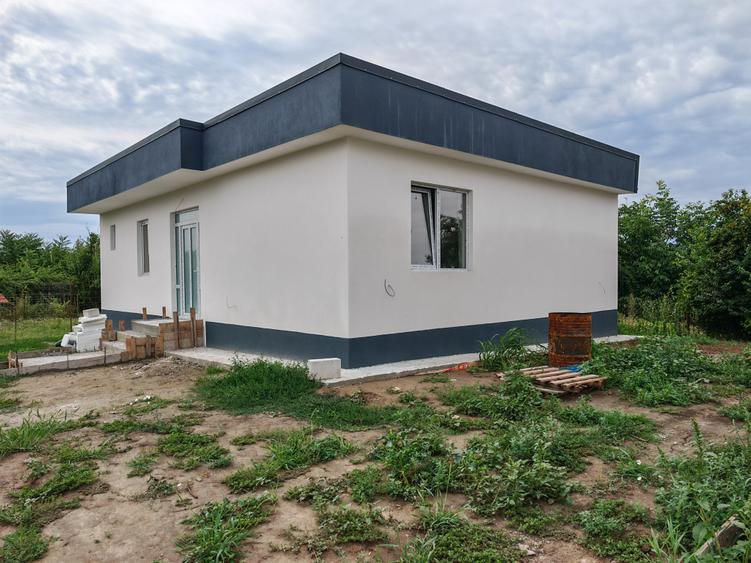 Casă individuală cu 4 camere cu Teren 300 Mp în Lumina