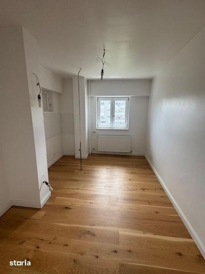 Apartament cu 3 camere decomandat în Calea București