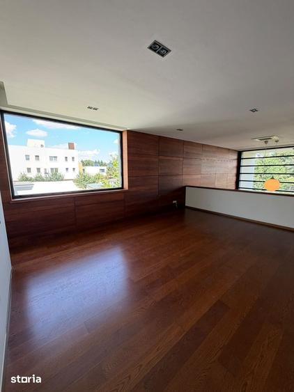 Casă cu 4 camere cu Teren 500 Mp în Băneasa