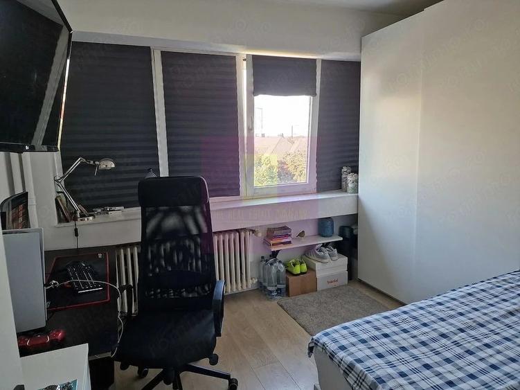 Apartament cu 3 camere semidecomandat în 1 Mai