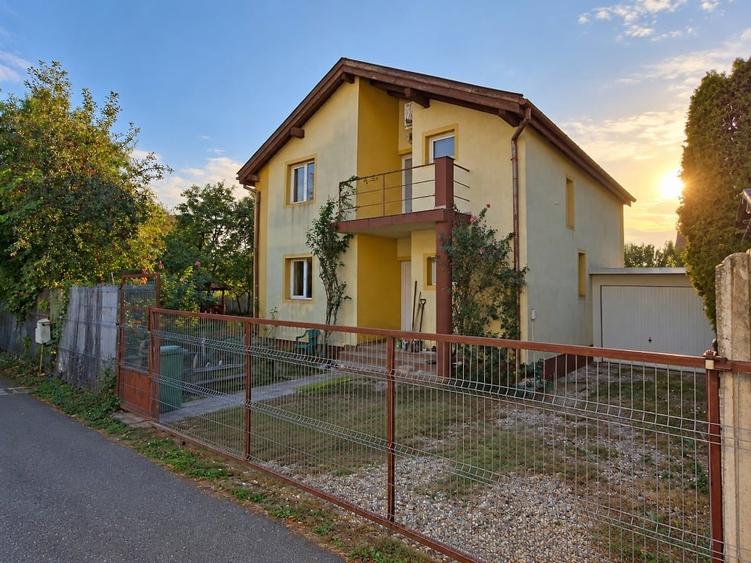 Casă individuală cu 4 camere cu Canalizare în Giroc
