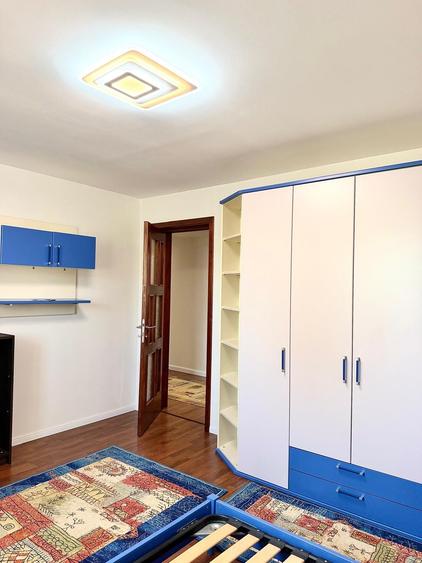 Apartament cu 3 camere decomandat în P-ța Unirii