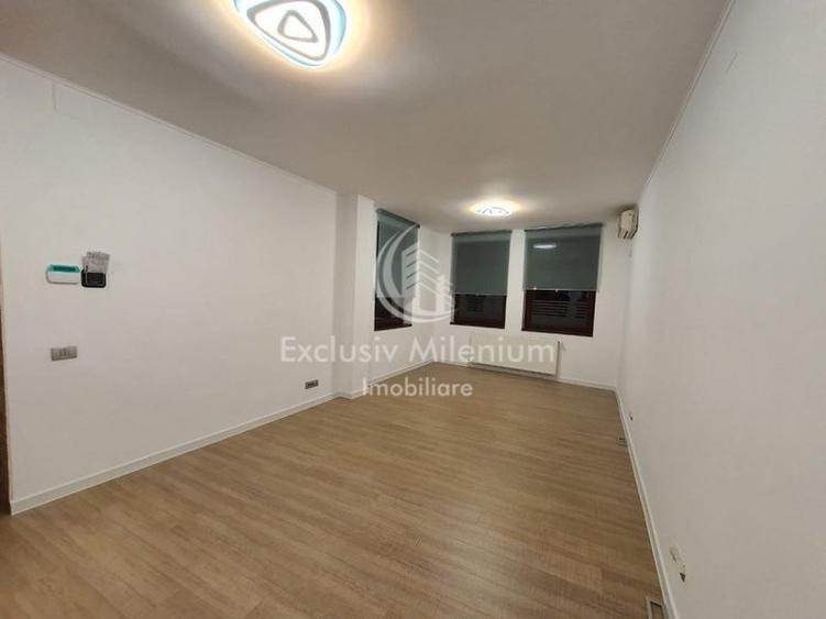Casă individuală cu 8 camere cu Canalizare în Ultracentral