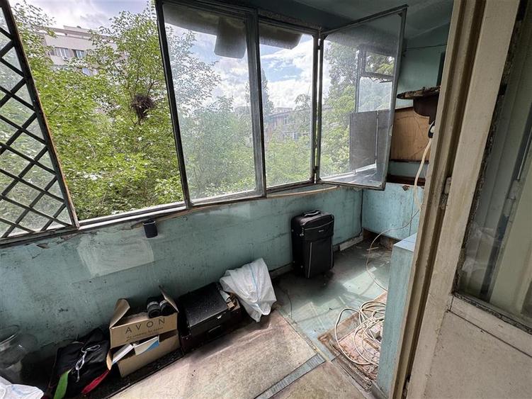 Apartament cu 3 camere semidecomandat în Uverturii