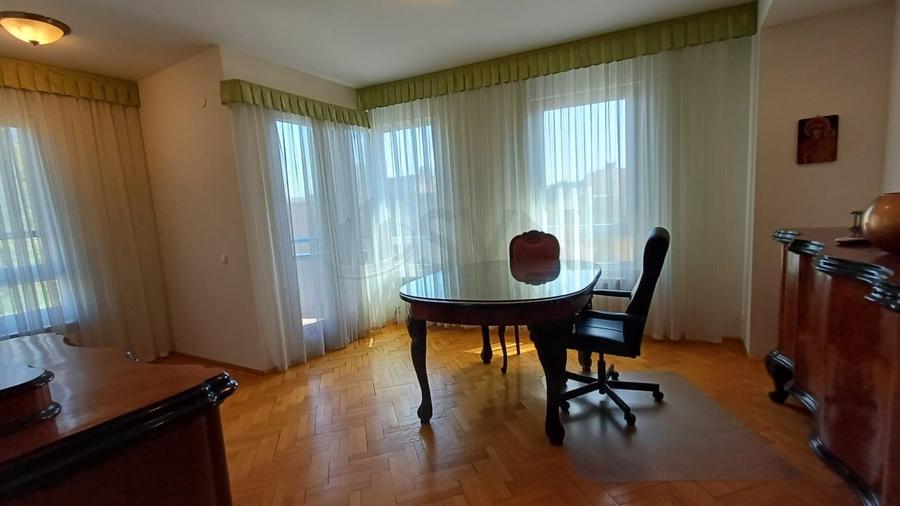 Apartament cu 4 camere decomandat, mobilat în Batistei