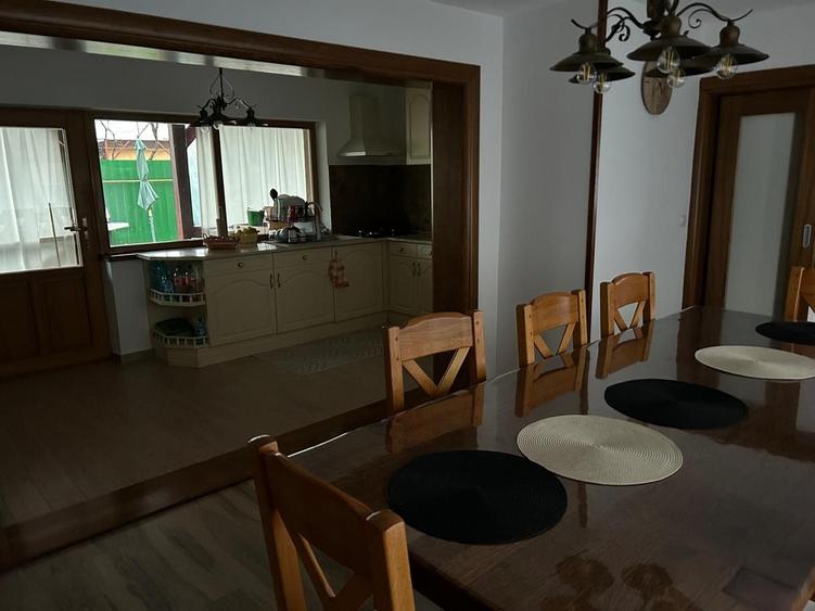 Casă cu 4 camere cu Teren 500 Mp în Central
