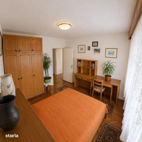 Apartament cu 3 camere semidecomandat în Careiului
