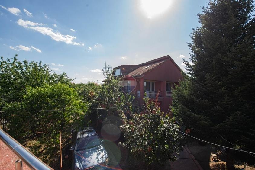 Casă individuală cu 9 camere cu Teren 1200 Mp în Cornetu