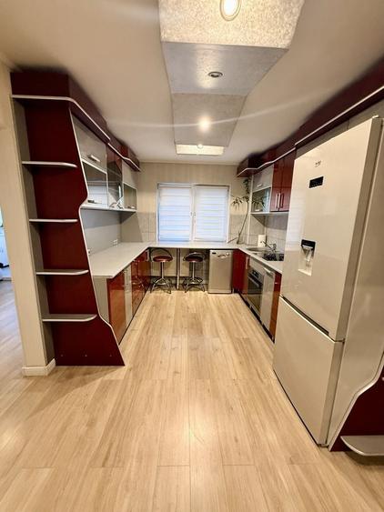 Apartament cu 3 camere semidecomandat în Iosia