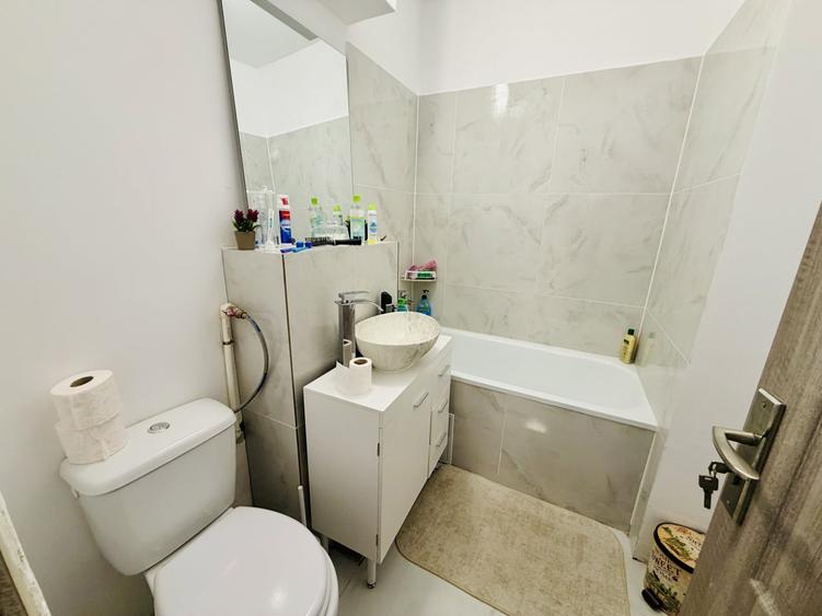 Apartament cu 4 camere decomandat, mobilat în Gorjului