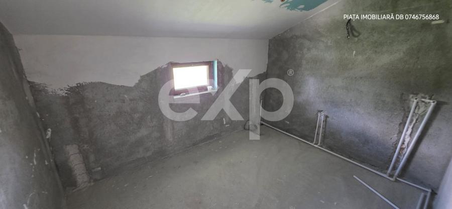 Casă cu 5 camere cu Teren 2000 Mp în Colacu