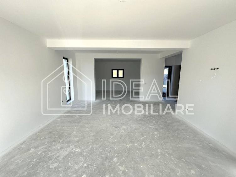 Casă individuală cu 4 camere cu Canalizare în Sadu