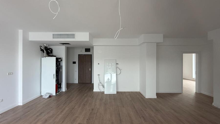Apartament cu 3 camere semidecomandat în Pipera