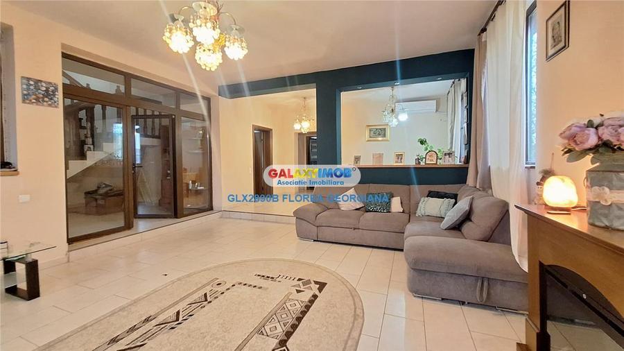 Casă cu 8 camere cu Garaj în Odăi