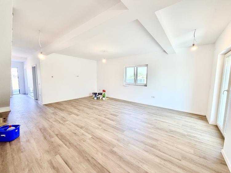 Duplex cu 4 camere cu Canalizare în Moșnița Nouă