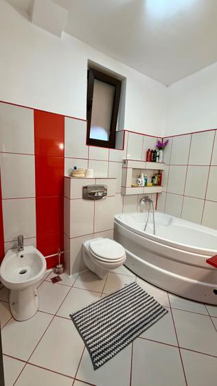 Casă cu 4 camere în Central