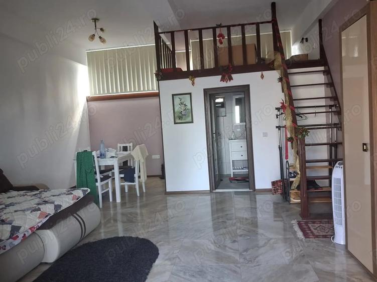 Casă cu 8 camere cu Teren 1000 Mp în Central