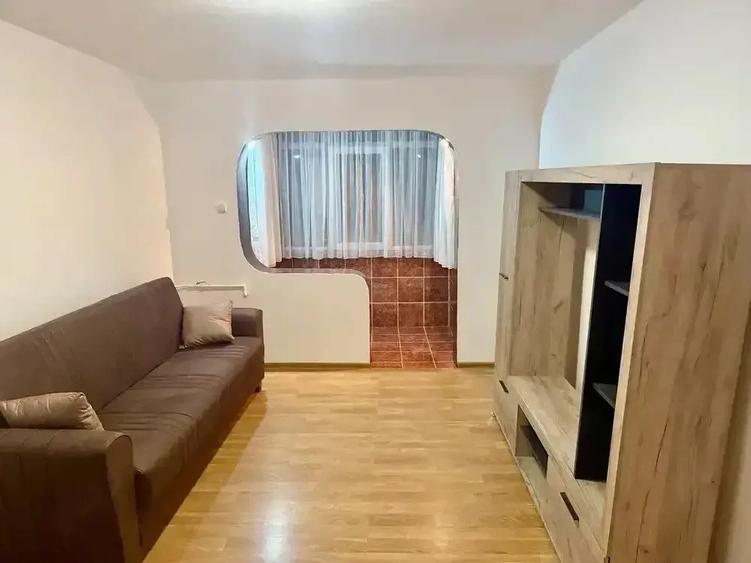 Apartament cu 2 camere semidecomandat în Narcisa