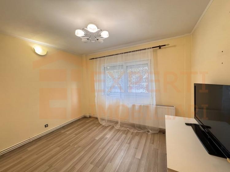 Apartament cu 4 camere decomandat, mobilat în Casa de Cultură