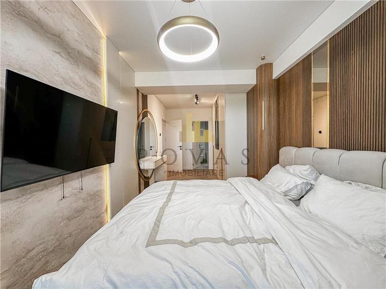 Apartament cu 3 camere semidecomandat, mobilat în Pipera