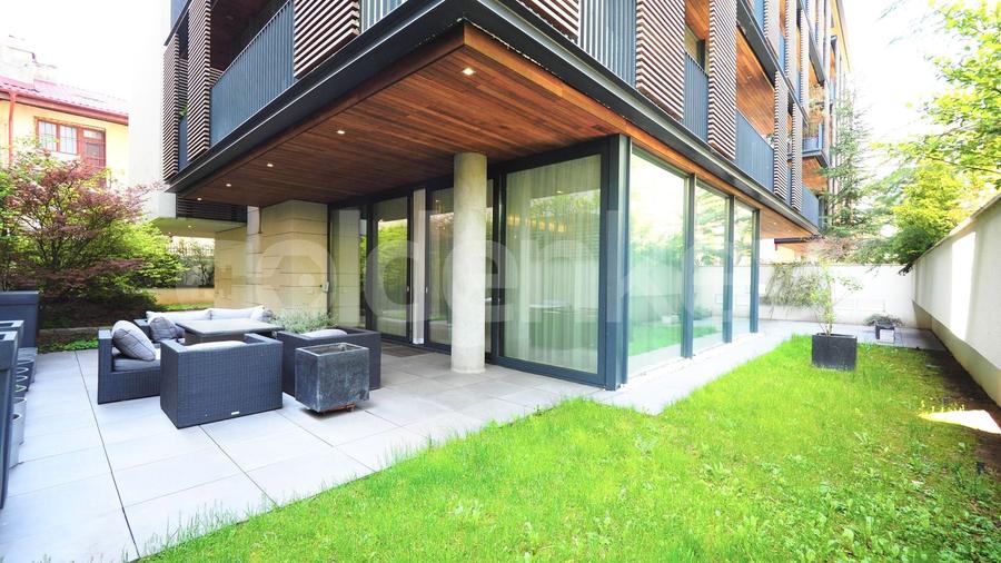 Apartament cu 4 camere decomandat, mobilat în Primăverii