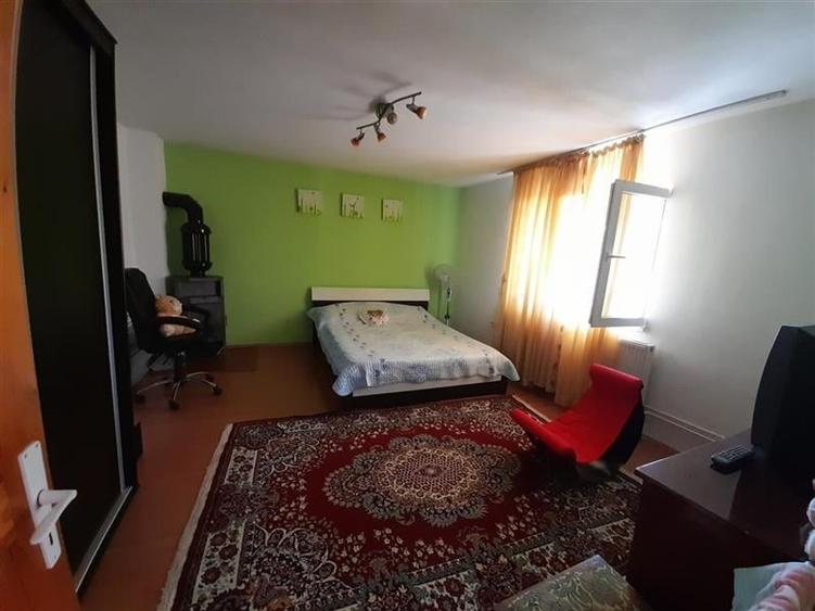 Casă cu 5 camere cu Teren 396 Mp în Traian