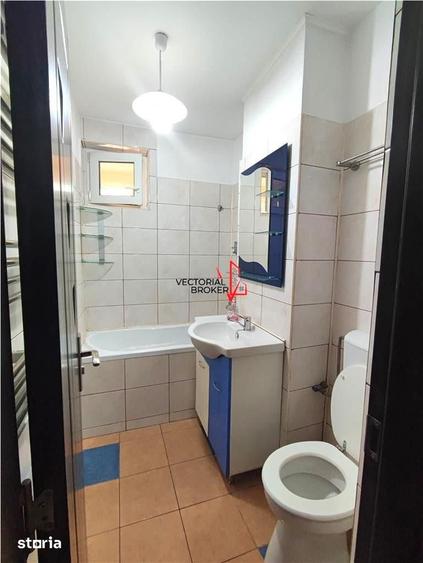 Apartament cu 2 camere semidecomandat în Tei