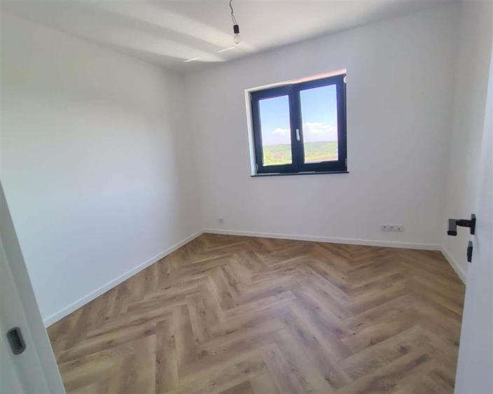 Casă individuală cu 5 camere cu Canalizare în Moara
